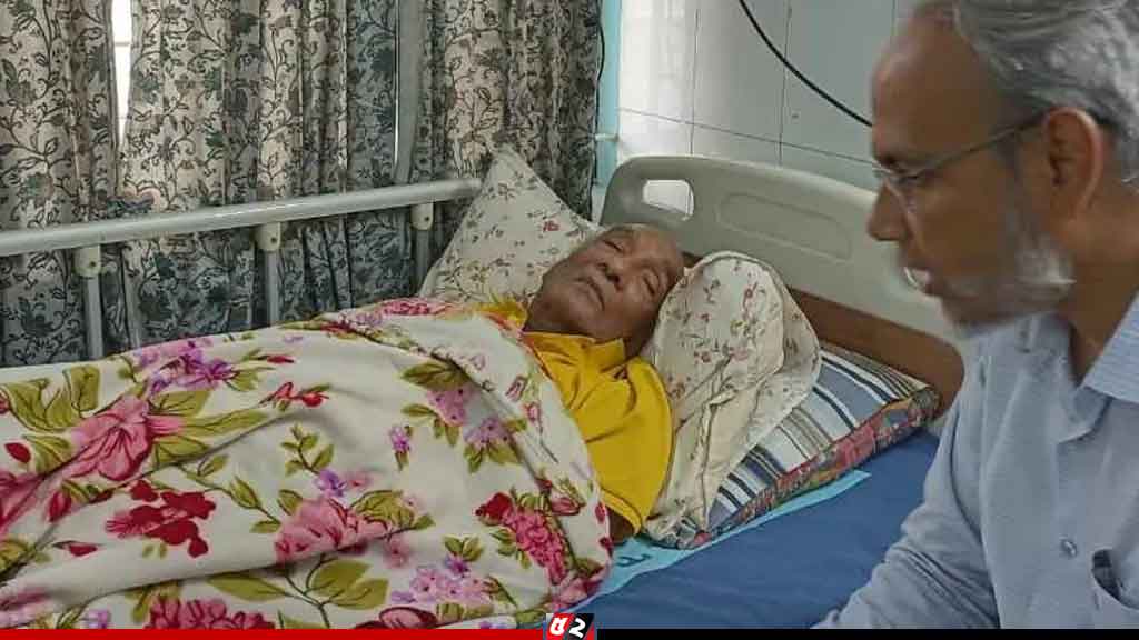 রাজধানীর বঙ্গবন্ধু শেখ মুজিব মেডিকেল বিশ্ববিদ্যালয় হাসপাতালে চিকিৎসাধীন সাংবাদিক শফিক রেহমান