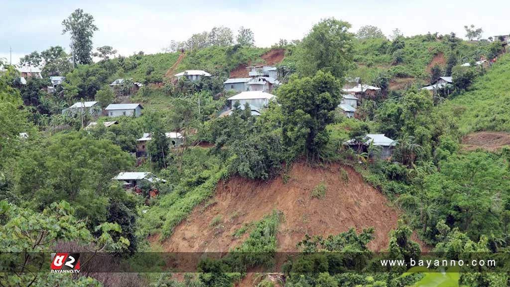 ১২ ফুট উচ্চতায় জলোচ্ছ্বাস, পাঁচ জেলায় ভূমিধসের আশঙ্কা